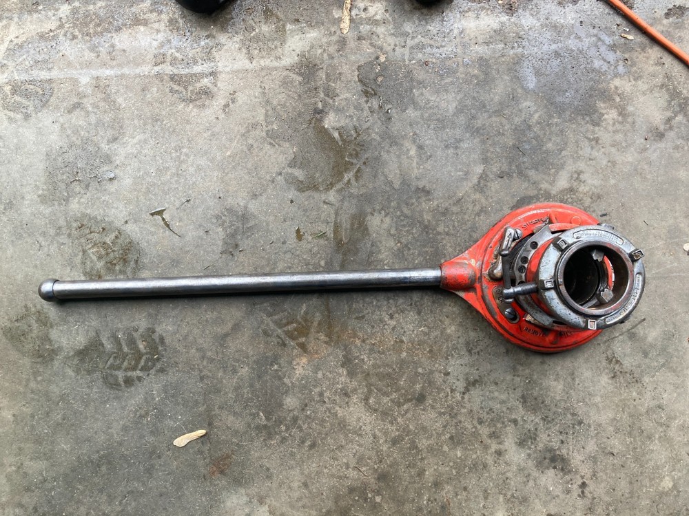 RIDGID [N&deg; 65-R] (1&Prime; TO 2&Prime;) pipe threader with handle made-in-USA