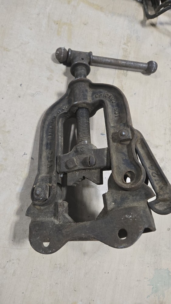 Vintage MARK MFG Co Chicago No. 1 Pipe Vise Bench Mount Pipe Fitting Plumbing