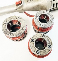 RIDGID No. 700 Pipe Threader Power Drive w/ 4 Dies 1/2&rdquo;&ndash;2&rdquo;