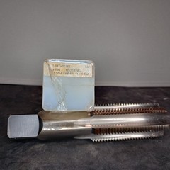 US22 17863 1.5/8-8 H6 6F PLUG TAP