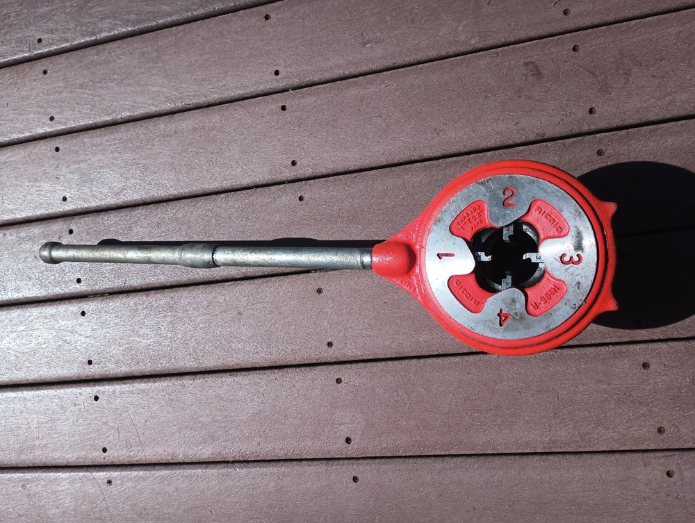 RIDGID Model No. 65r Ratchet Pipe Threader With 22&Prime; Handle Nice 1&Prime; To 2&Prime;
