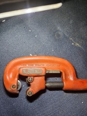 RIDGID No. 1-2 Screw Feed Pipe Cutter Red Hand Tool Elyria Ohio USA