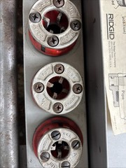RIDGID 00-R RATCHETING THREADER, DIES AND HANDLE IN CASE