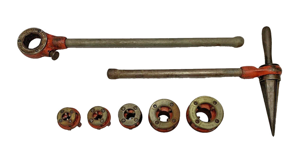 RIDGID 11-R Ratchet Pipe Threading Kit W/ 1/4&Prime; 3/8&Prime; 1/2&Prime; 1&Prime; 1 1/4&Prime; Die Head Set