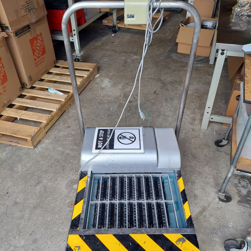 Stand on sole cleaning machine GS-313 SUS