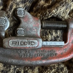 RIDGID No. 2 Heavy Duty Screw Feed Pipe Cutter, 1/8 in to 2 in