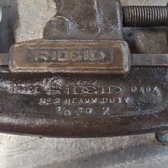 RIDGID No. 2 Heavy Duty Screw Feed Pipe Cutter 1/8 in to 2 in