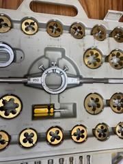 MISSING ONE TOOL w WEAR CARBON STEEL TAP AND ROUND DIE SETS FRACTIONAL 431-20045