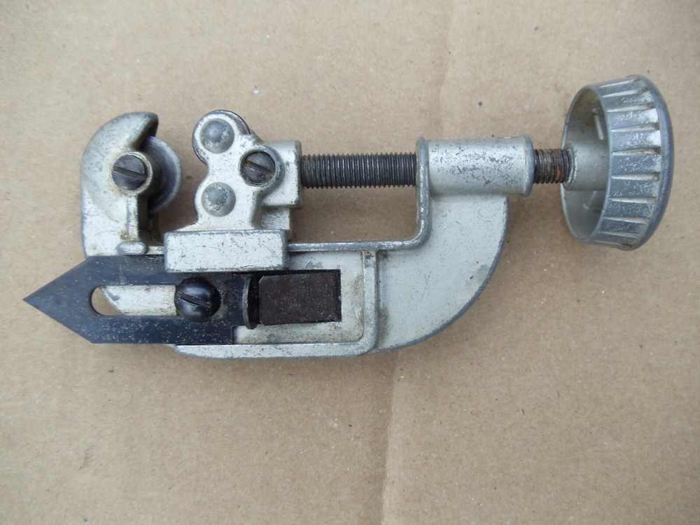 General Tools No.120 Screw Metal Pipe Tubing Conduit Cutter 1/8&Prime; to 1-1/8&Prime; O.D.