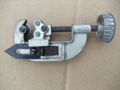 General Tools No.120 Screw Metal Pipe Tubing Conduit Cutter 1/8&Prime; to 1-1/8&Prime; O.D.