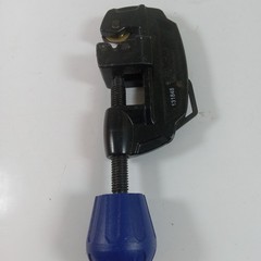KOBALT 1/8&Prime; to 1-1/8&Prime; Screw-Fed Tube Pipe Cutter 0131848 Pre-Owned