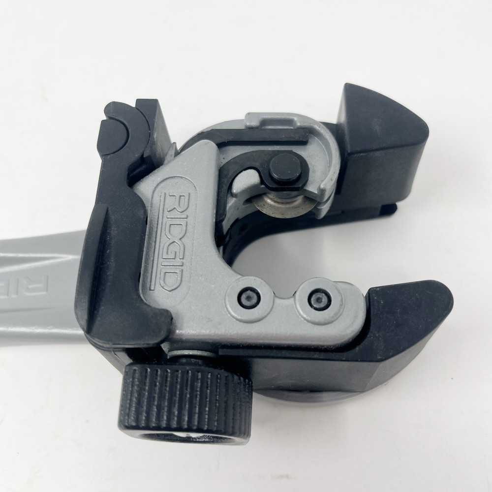 RIDGID 118 CQ Close Quarters Tubing Cutter Ratcheting Handle Pipe Cutter Tool