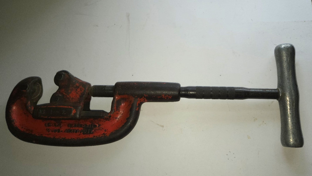 RIDGID Model 2-A Adjustable Heavy-Duty Pipe Cutter 1/8 in. to 2 in. Capacity