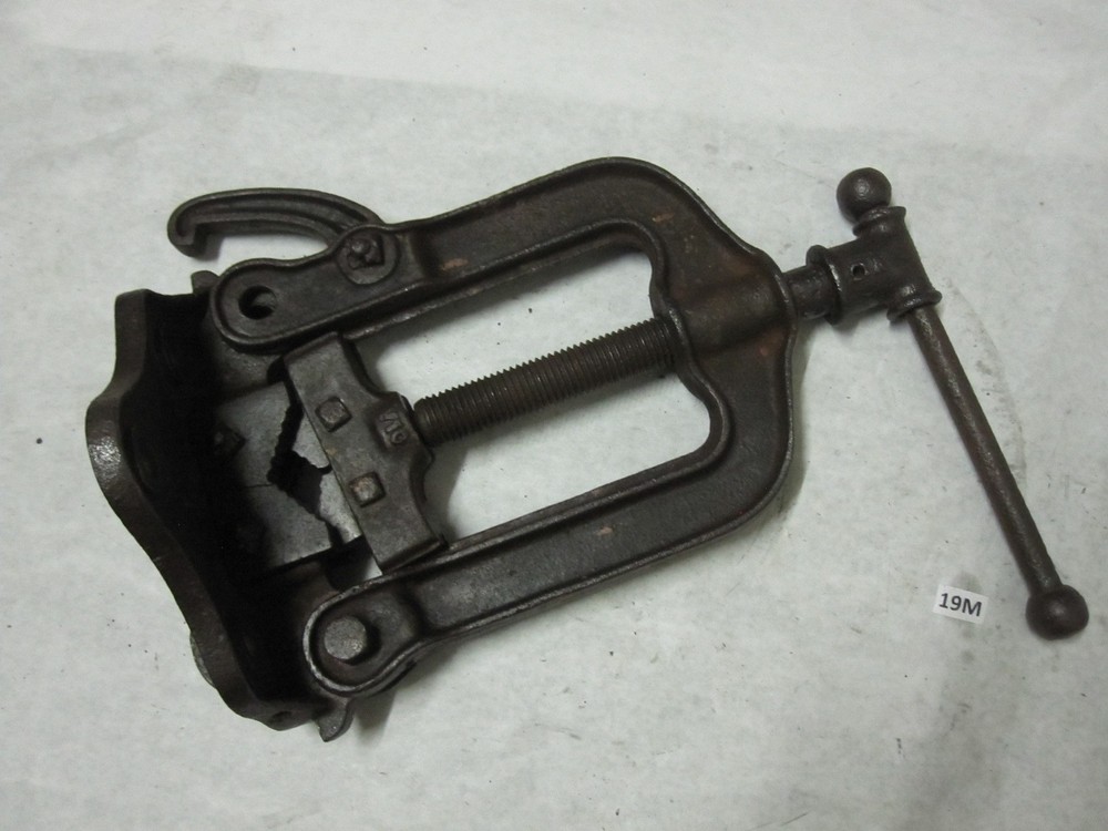 Vintage MARK MFG Co Chicago No. 2 Pipe Vise Bench Mount Pipe Fitting Plumbing