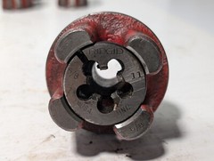 Lot of 42 Ridgid pipe threading tools and heads as pictured: 1/2-20, 9/16-12,+