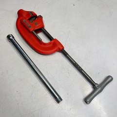 RIDGID Heavy Duty Pipe Cutter Ergonomic Handle Iron Body 1-3&Prime; Red/Silver 32830