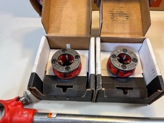 RIDGID &ndash; 36890 1/2in + 36805 3/4in &ndash; Die Head Sets RH w/38540 Ratchet Handle