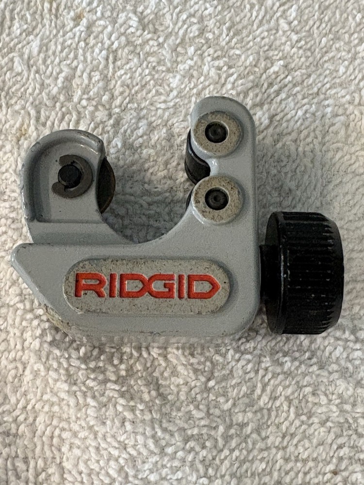 Ridgid 101 Close Quarters Pipe Tube Cutter 1/4&Prime; to 1 1/8&Prime; (6 to 28mm)