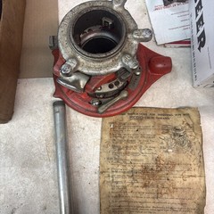 RIDGID No. 65R-TC Manual Receding Pipe Threader 1&Prime; to 2&Prime; USA [0004]
