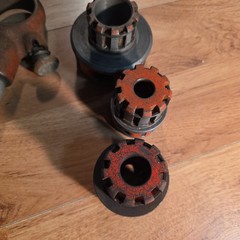 RIDGID #00-R RATCHETING THREADING WRENCH + 3 DIE HEADS 3/8&Prime; 1/2&Prime; & 1&Prime;