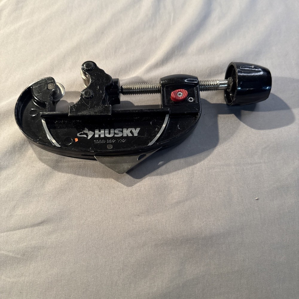 Husky Manual Ratcheting Quick-Release Tube Cutter Black 2-1/8&Prime; 1000 002 732