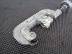 CRAFTSMAN Pipe and Tubing Cutter 1/4&Prime; to 1-1/2&Prime; OD Pipe 9-5528