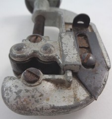 General Tools USA No 120 pipe cutter: dial turns easily