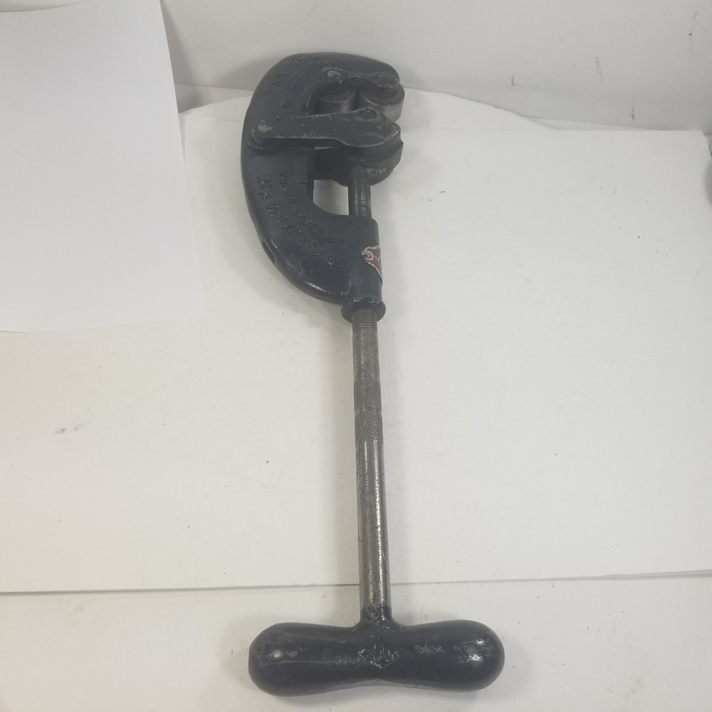 NYE No.2 UNIVERSAL THREE WHEEL PIPE CUTTER