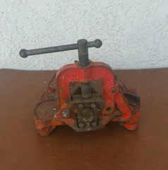 Ridgid Tristand TSY 2-1/2 Yoke Pipe Vise 1/8&Prime; to 2-1/2&Prime; made in the USA no legs