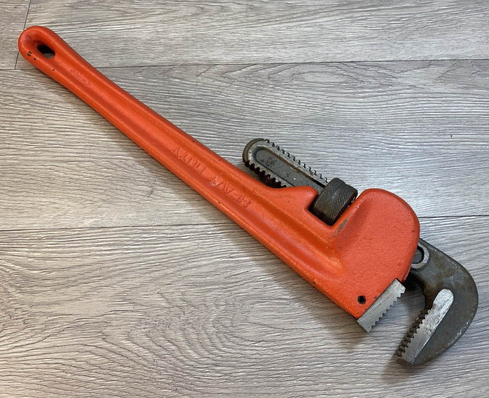 Pipe Wrench 18&Prime; in Overall Length Orange Paint &ndash; used a few times &ndash; EUC &ndash; Steel