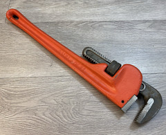 Pipe Wrench 18&Prime; in Overall Length Orange Paint &ndash; used a few times &ndash; EUC &ndash; Steel