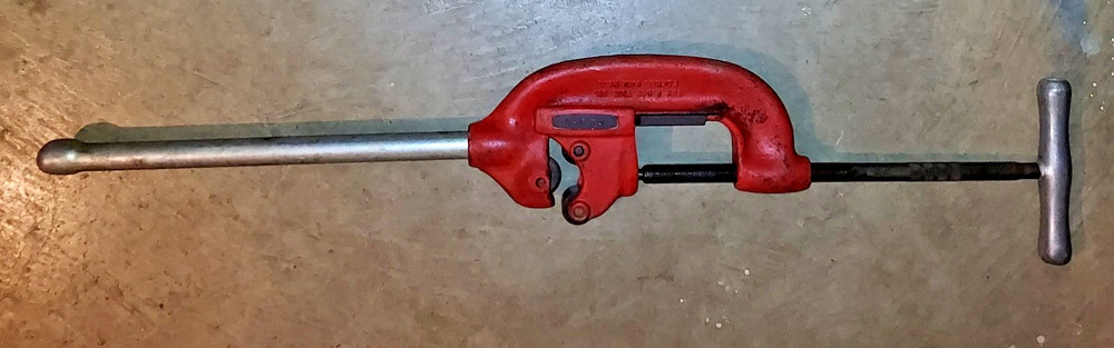 Rigid Heavy Duty Pipe Cutter No. 3-S 1&Prime;-3&Prime; with handle