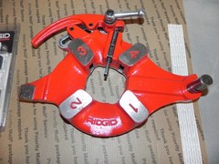 Ridgid 711 self- open die head with NEW 1 &ndash; 2 Inch NPT die set for rigid 1224