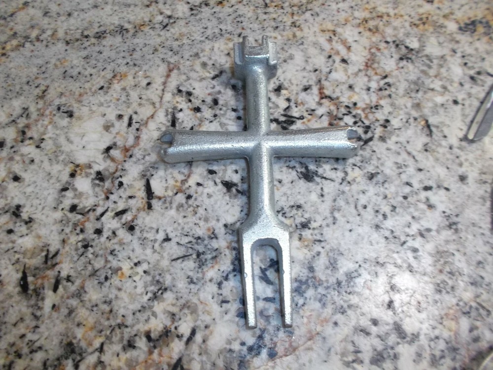 Husky Pop-Up Plug Wrench Drain Holder Tool new