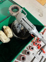 RIDGID 700 T2 PIPE THREADER w NPT 12R heads and dies Set EXC. TOOL