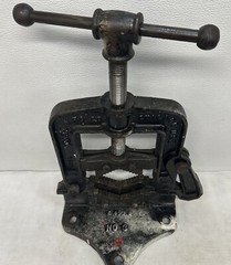 Vintage MARK MFG Co Chicago No. 3 Pipe Vise E458A Bench Mount Fitting Plumbing