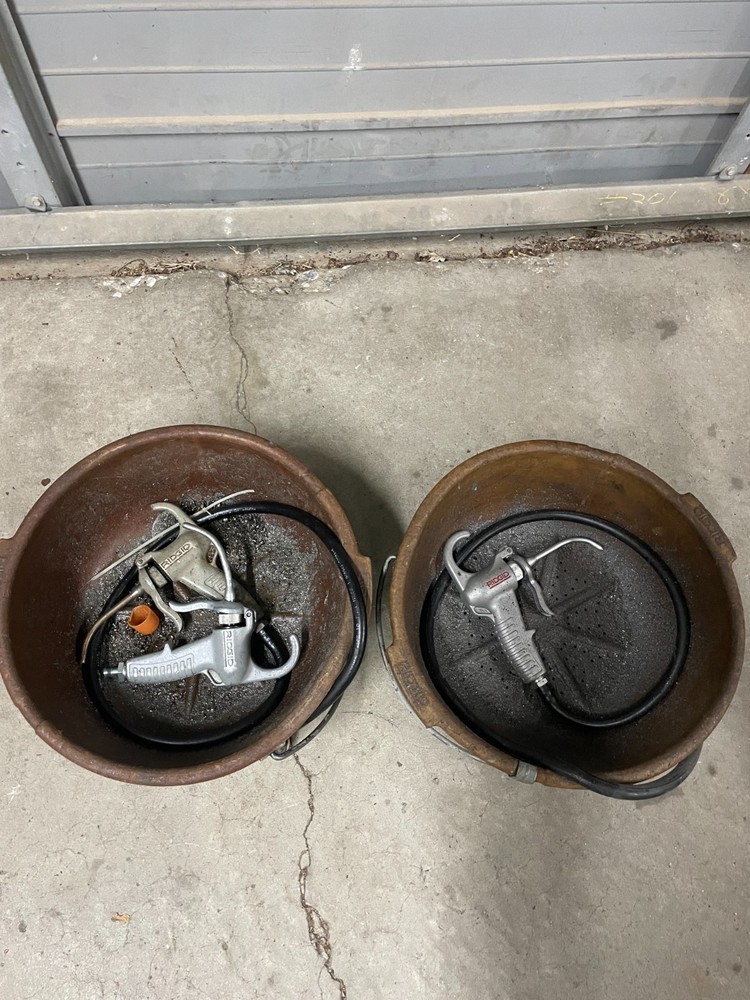 Ridgid pipe thread oiler buckets (2)