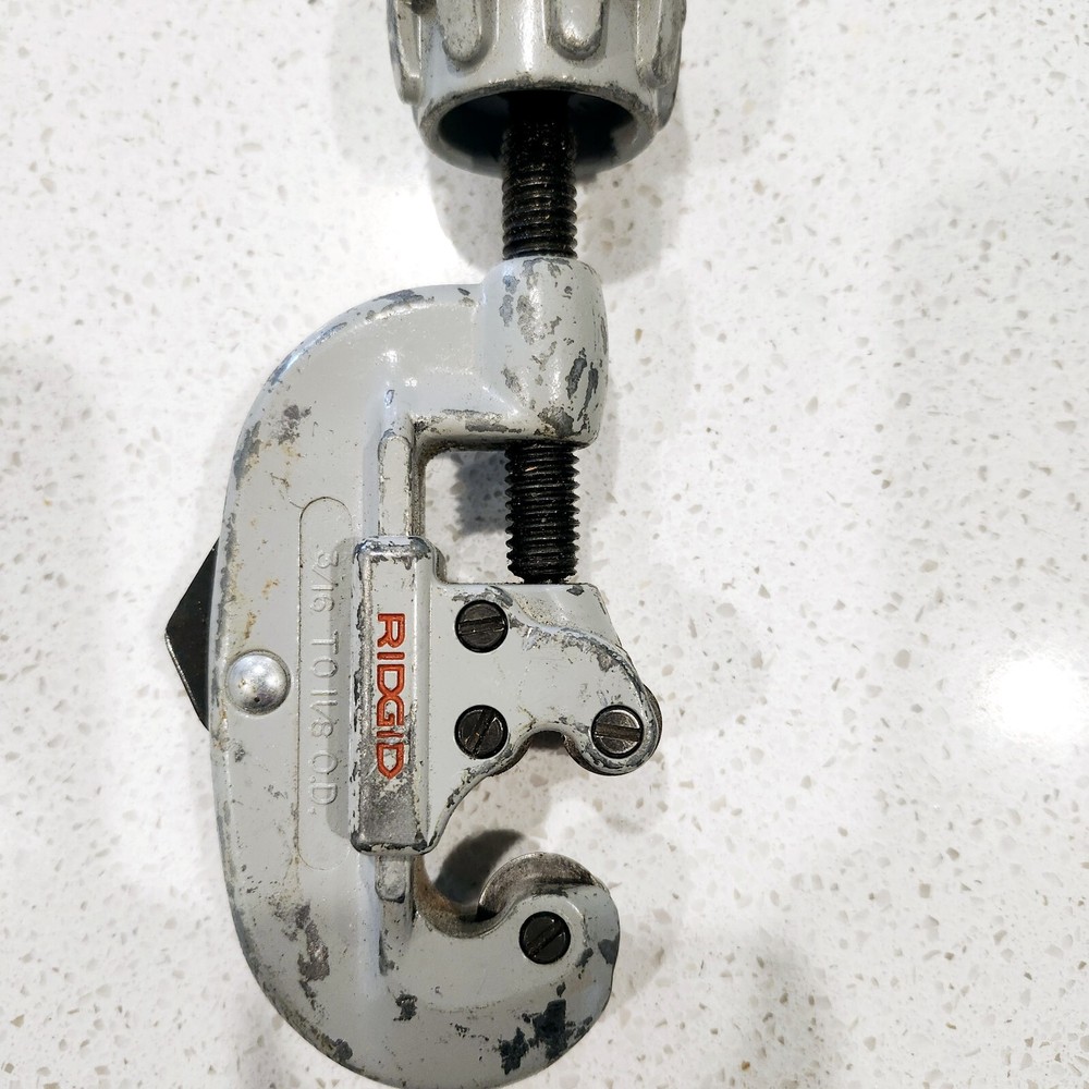 RIDGID 15 Screw Feed Tubing and Conduit Cutter &ndash; 32920
