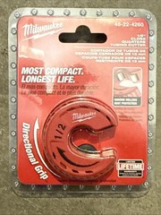 Milwaukee 1/2 in. Close Quarters Tubing Cutter, Model: 48-22-4260