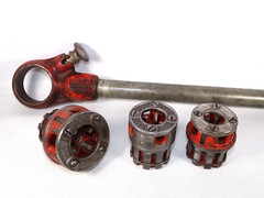 RIDGID 00R Pipe Threader Die Head Set with Ratchet, 3/4&Prime;, 3/8&Prime; & 1/4&Prime; 00-R
