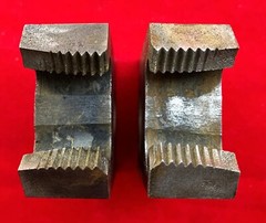 LOT T28 VINTAGE REED MFG CO PIPE THREADING TOOL PARTS, INCL. 3/8 R & 3/4 R DIES