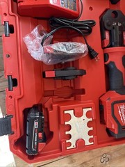 Milwaukee 2674-20 M18 Short Throw Press Tool With 3 Clamps & Batteries W/Case