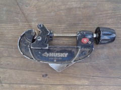 HUSKY Quick Release 5/8&Prime; to 2-1/8&Prime; Tubing Cutter 1000 002 732