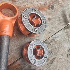 RIDGID 00-R Pipe Threader 1&Prime;, 3/4&Prime;, 1/2&Prime;, & 1/8&Prime; &ndash; 5 PIECE SET Rachet @ 4 Dies