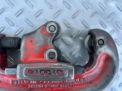 Ridgid 700 T2 Pipe Threader 12R Die Set 1/2 &ndash; 2&Prime; and Pipe Cutter