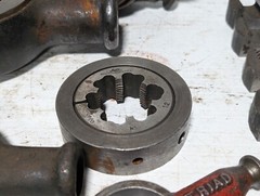 Lot of 42 Ridgid pipe threading tools and heads as pictured: 1/2-20, 9/16-12,+