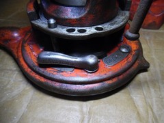 31 + #,s RIDGID 65-R PIPE THREADER 1&Prime; to 2&Prime; CAPACITY & USA VISE 1/8&Prime; to 2 1/2&Prime;