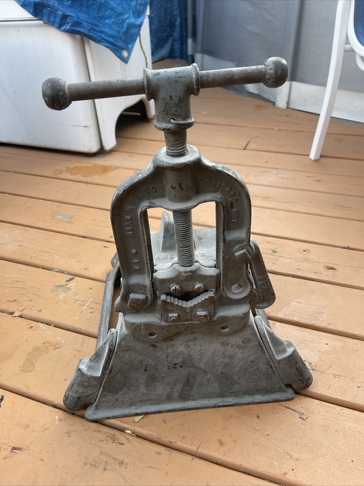 Vintage MARK MFG Co Chicago No. 1 Pipe Vise Bench Mount Pipe Fitting Plumbing