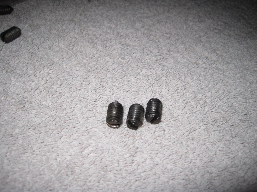 (3) Ridgid 00-R-B Bolt Die Head (3) POINTED SET SCREWS FOR DIE