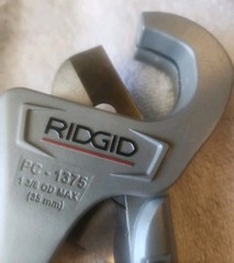 RIDGID 1/8&Prime; to 1-3/8&Prime; PVC and PEX Pipe Cutter with Multi-Layer Adapter PC-1375ML